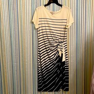 Woman comfortable waist cinch dress